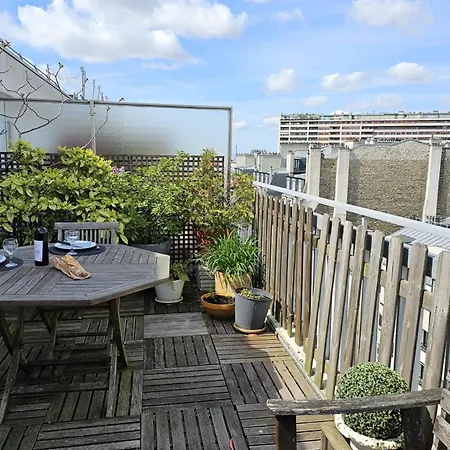 Renovated Studio With A Beautiful Terrace